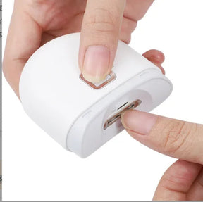 Ionique | 2‑em‑1 Cortador e Polidor Elétrico de Unhas – Recortador Automático com LED, Recarregável & Silencioso